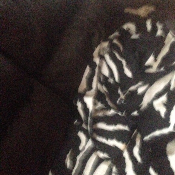 Black and white coat or blazer use for both - Picture 7 of 8